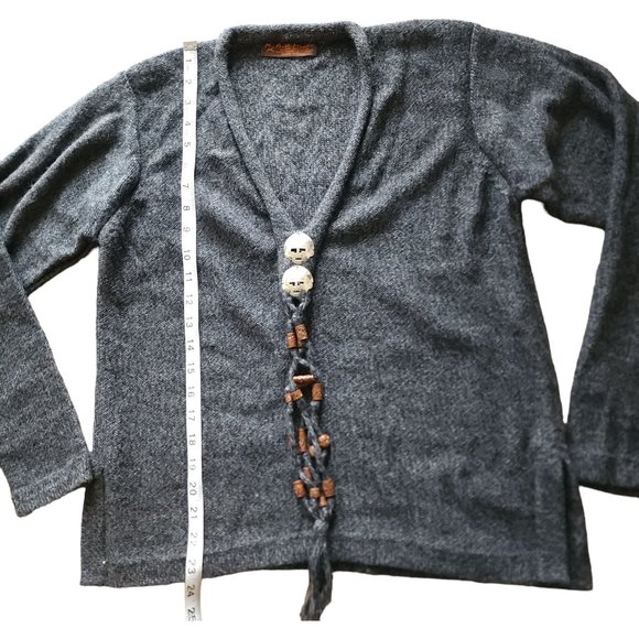 Arte Meche grey baby alpaca sweater with hanging beaded embelishment - Picture 4 of 7